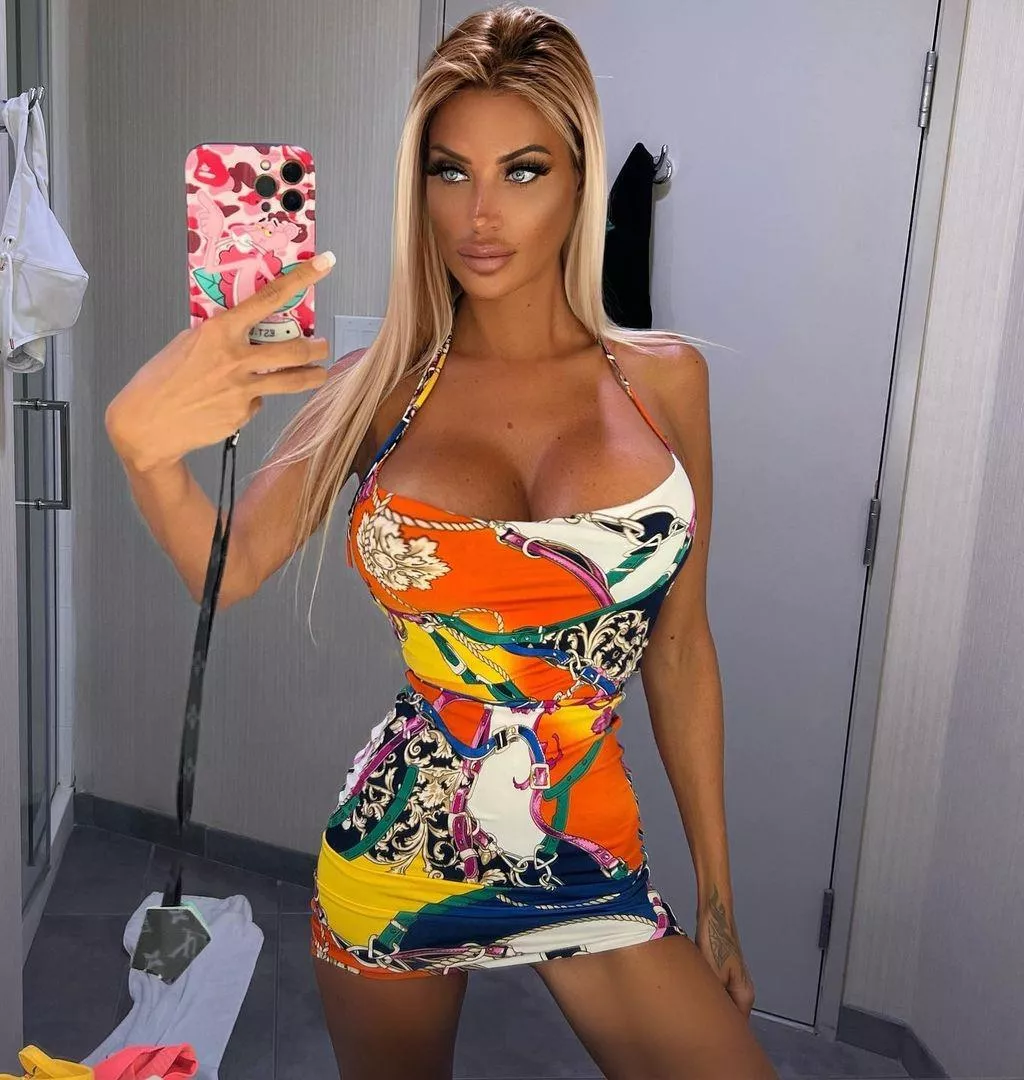 Tanned bimbo