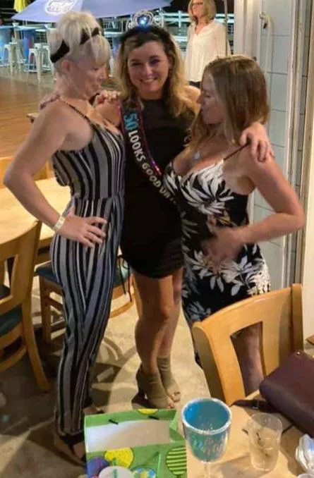 These two moms are jealous of a busty milf🌰🌰👀