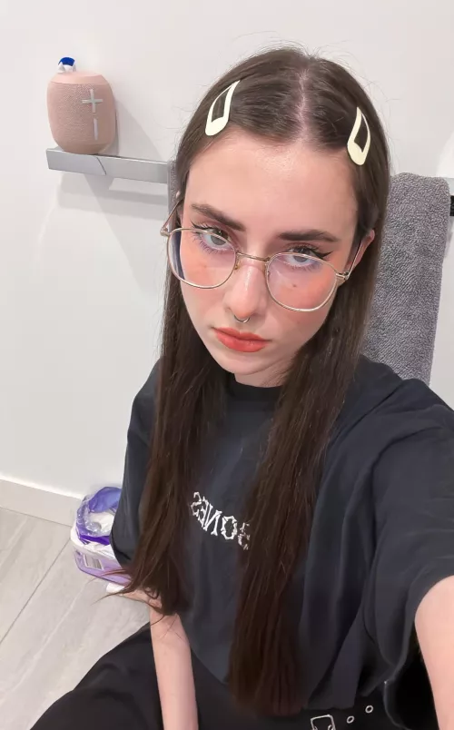 ur insufferable lil goblin gf has arrived 🧌