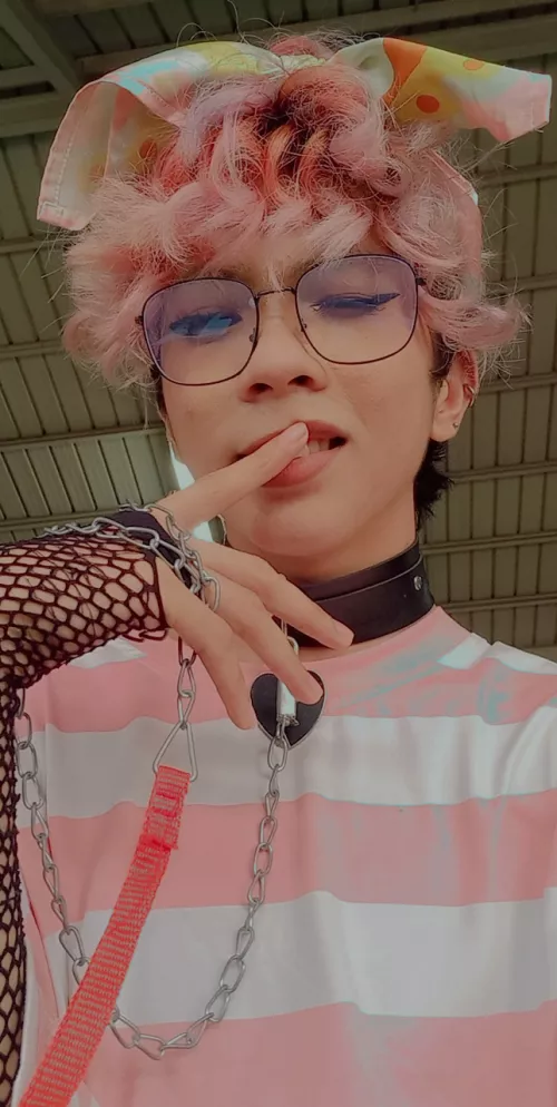 what musica genre do u think I listen to?🎵 i'll replyto whoever gets the right answer ^^