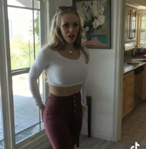 what video is this from/what is her name?