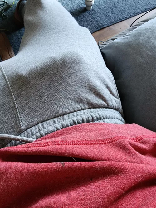 who doesn't like grey sweatpants