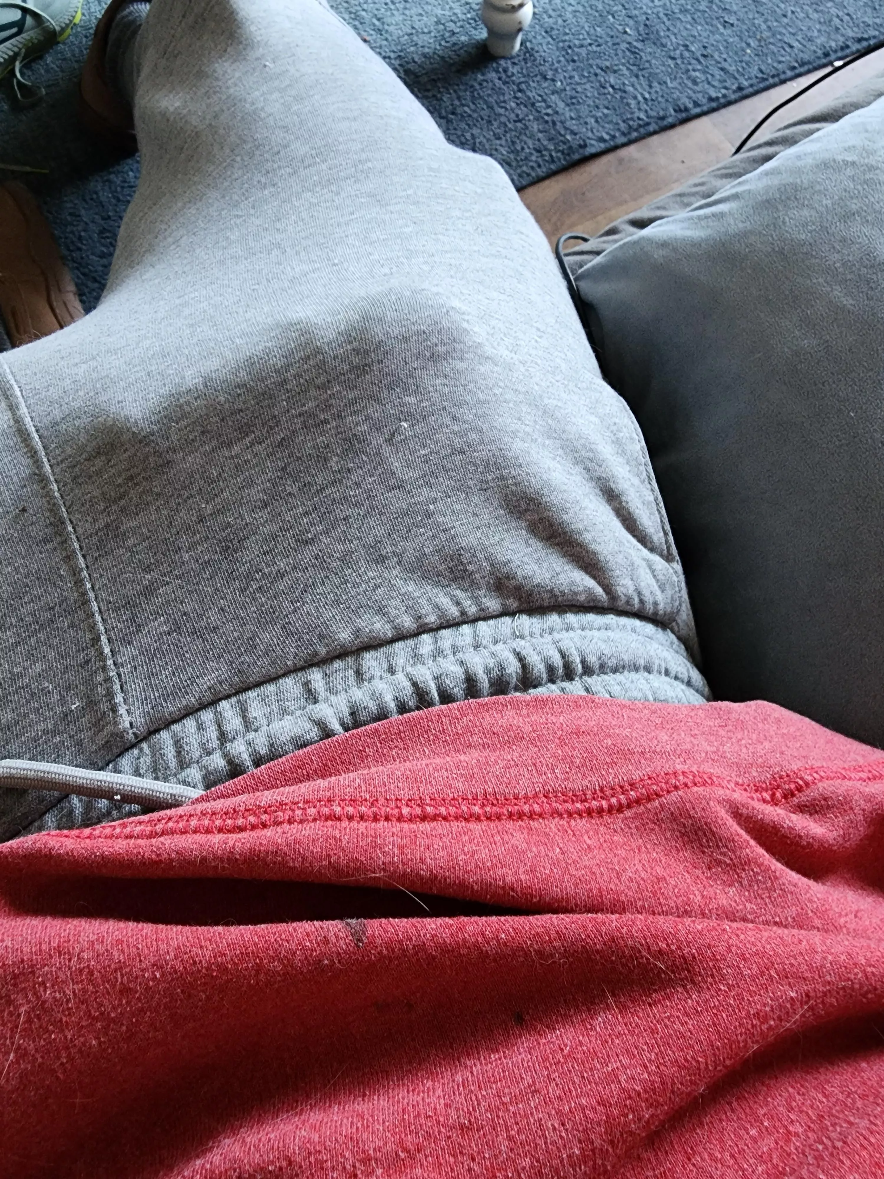 who doesn't like grey sweatpants