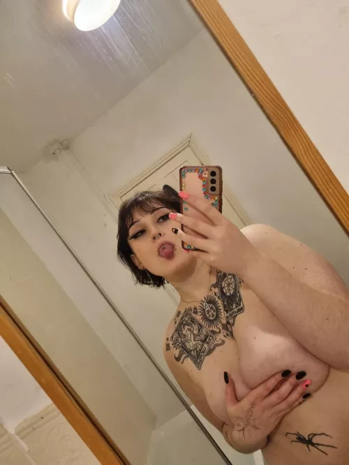 Would you fuck me in the shower? 🚿😈