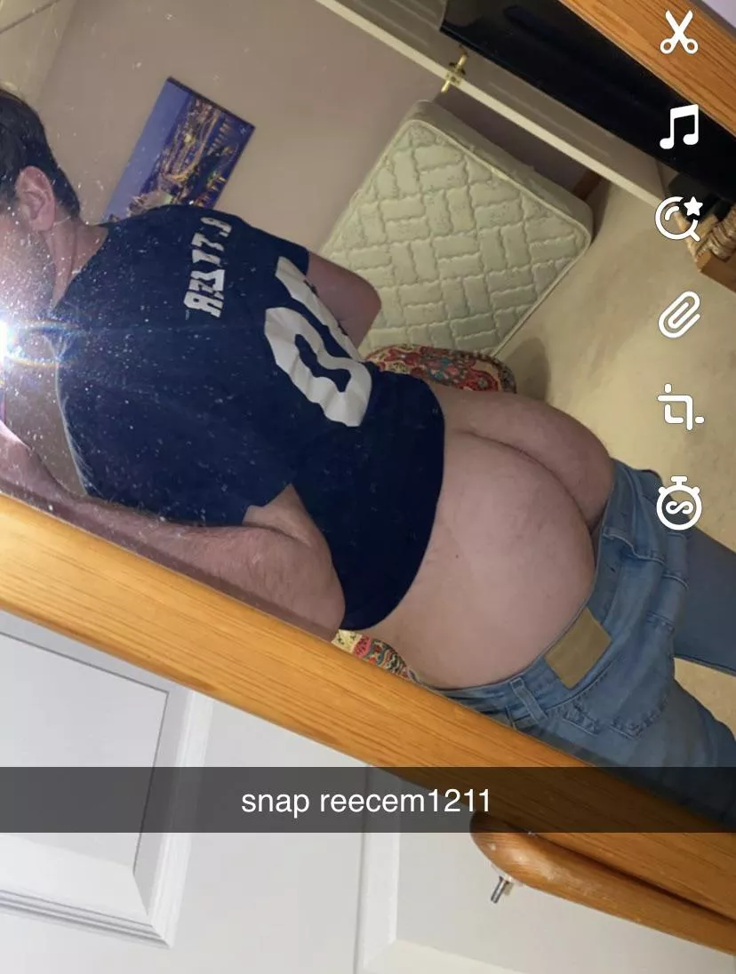 18 snap me fast before my boyfriend gets home. Let’s make him jealous as fuck and get my pussy throbbing