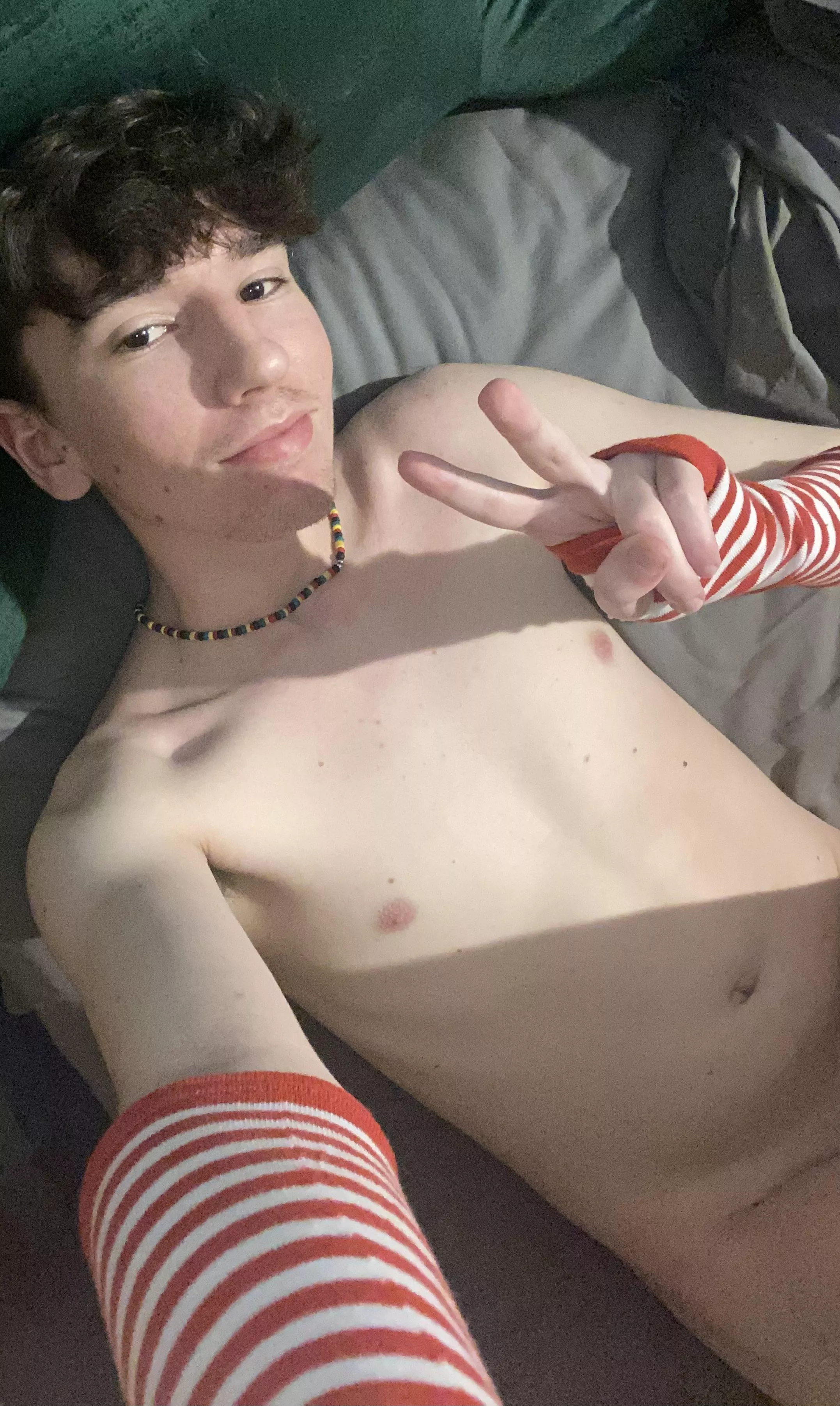 [19] kinda wanna start selling content, but I’m scared :3