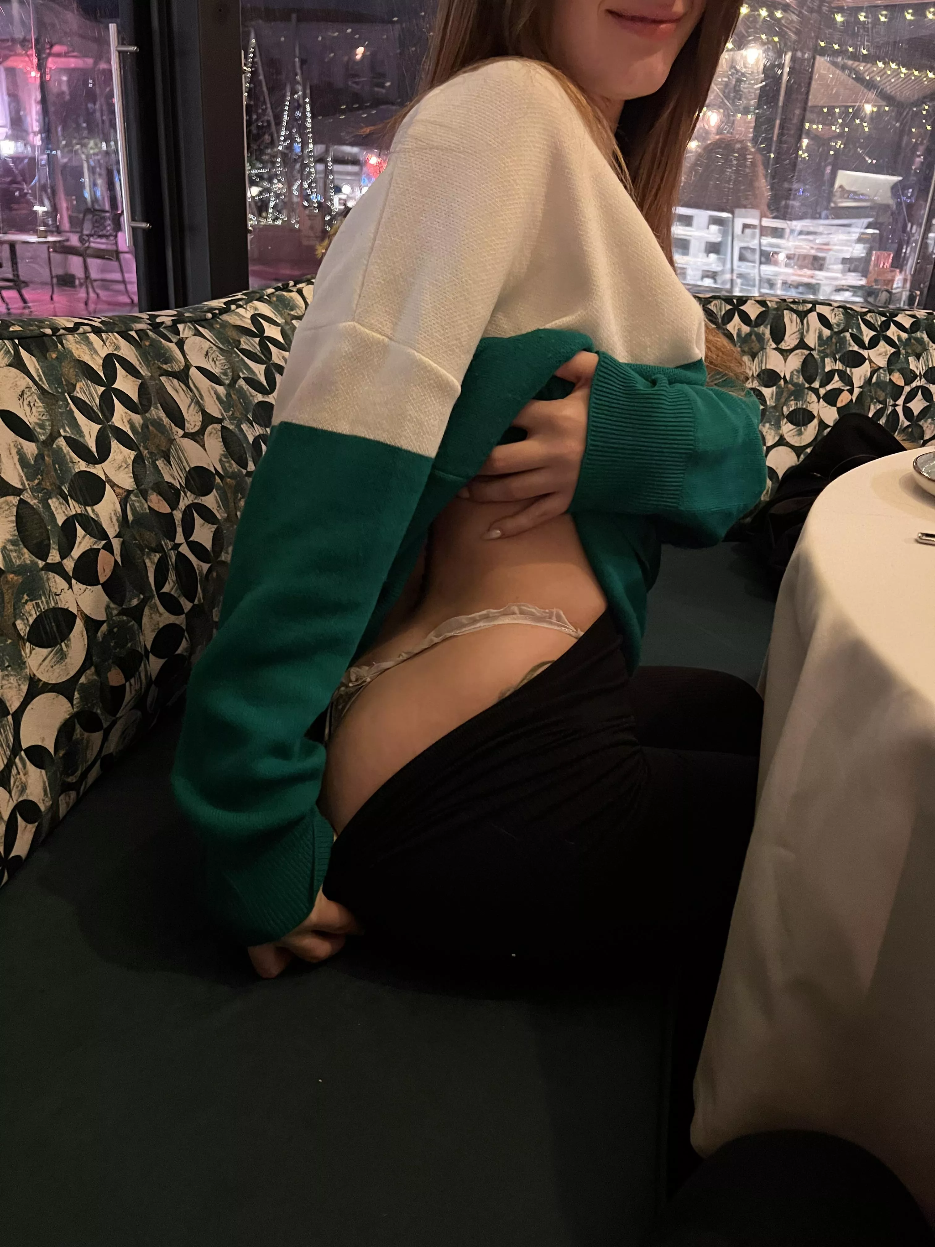 19F flashing my booty in restaurants is my kink