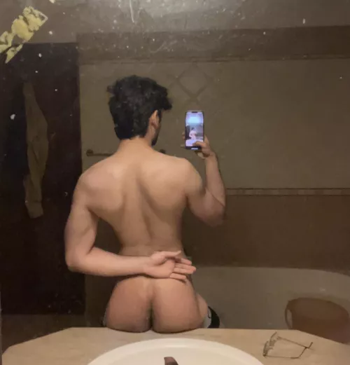 23M. fit vers bttm. For 25-35 hot tops who show face and are verbal. ++cut ++arab ++longterm ++regular ++respectful ?