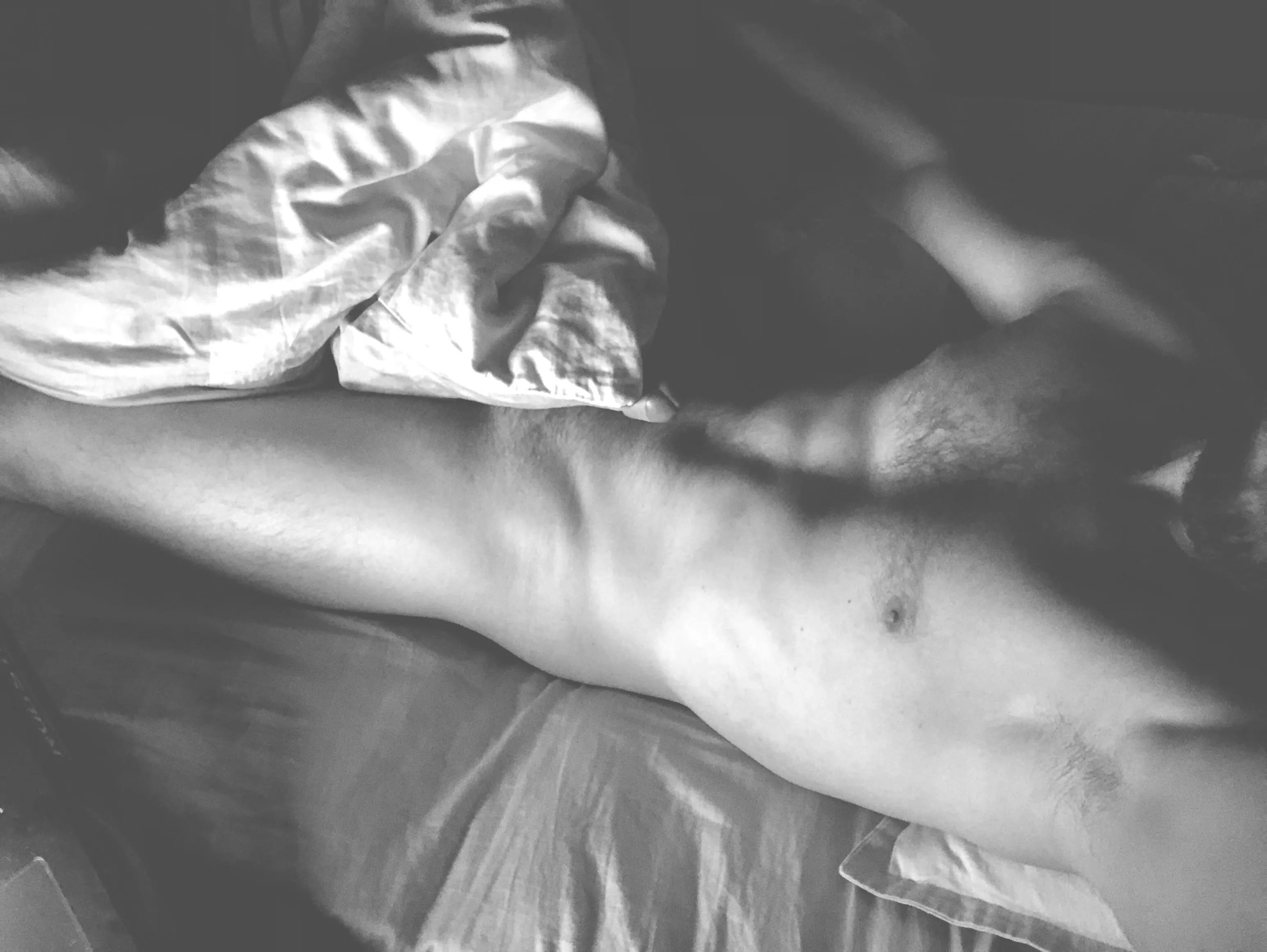 27 m. into fit, well built guys, hairy is a great bonus. please send face or body first. down for groups too @max_snap60