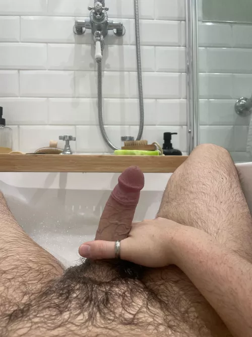 33 m uk any bottoms wanna watch me cum in the bath? Need to see a nice ass @lyleanderson89