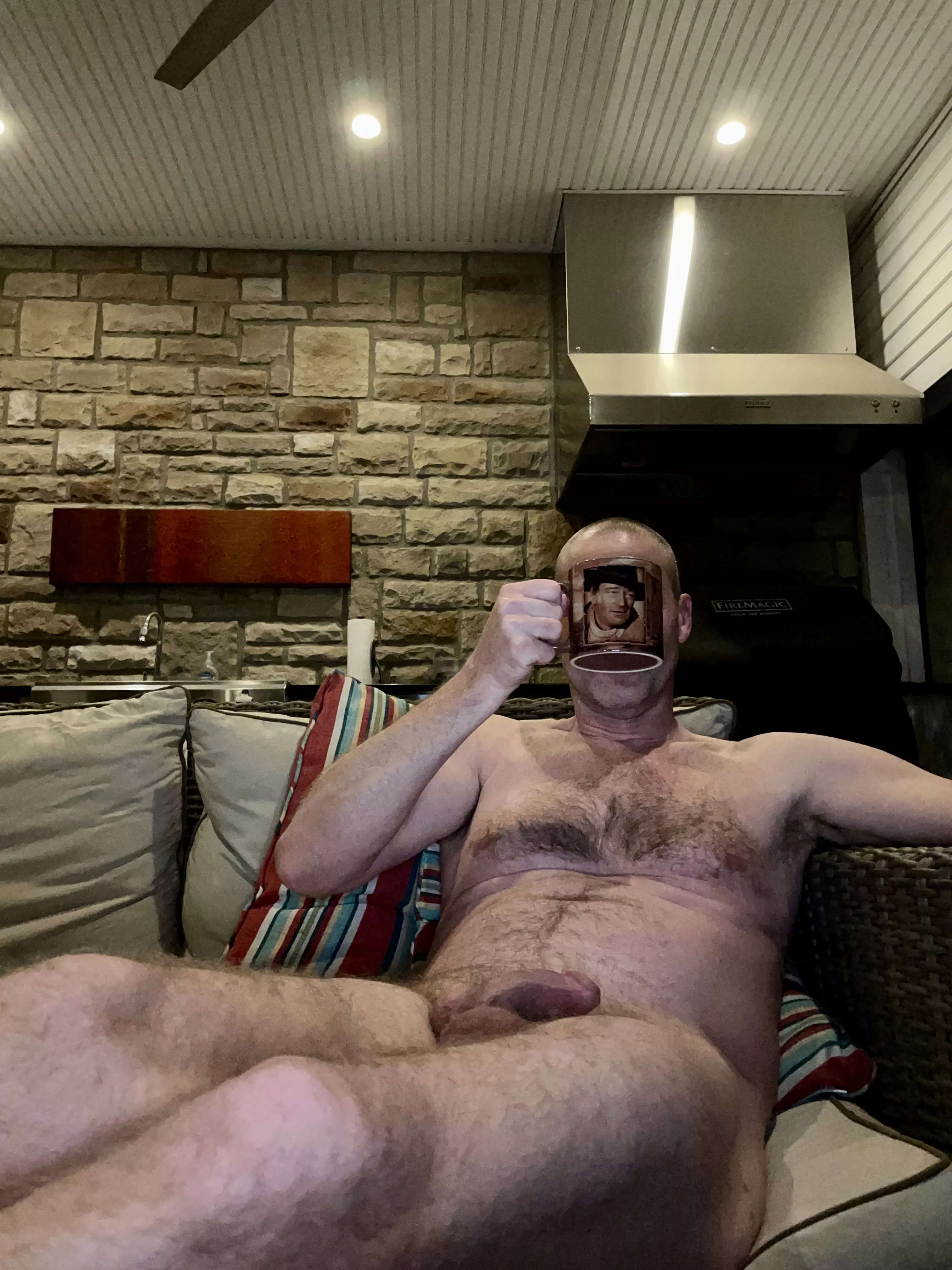 60' at lat 40' on Jan 3 means morning coffee on the deck