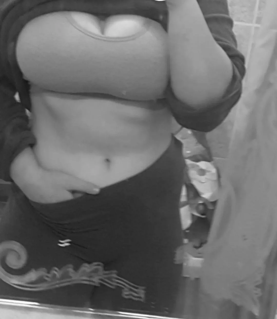 A pic of my friend playing with her pussy and showing her tits. What more could you want?