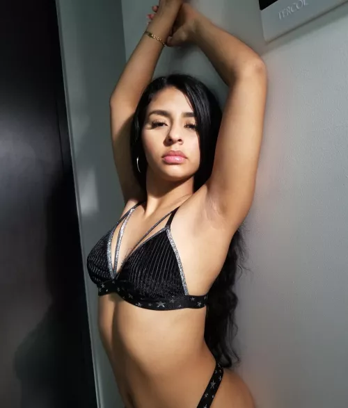 Arms all the way up 🙆🏽‍♀️