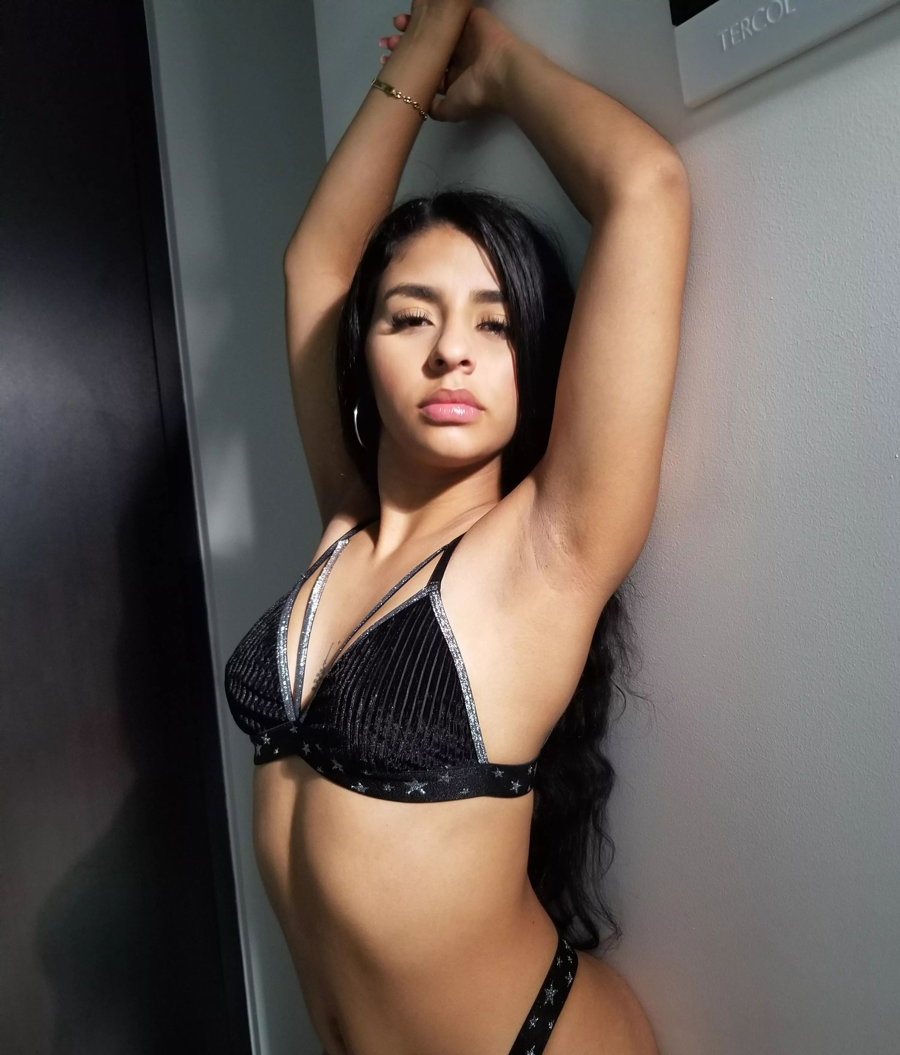 Arms all the way up 🙆🏽‍♀️