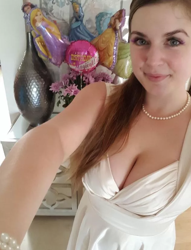 Babe I will make you cum so hard with mi nudes just add me on my snapchat: Celestinecole00. Hurry up, the first 15 to add me will get a surprise