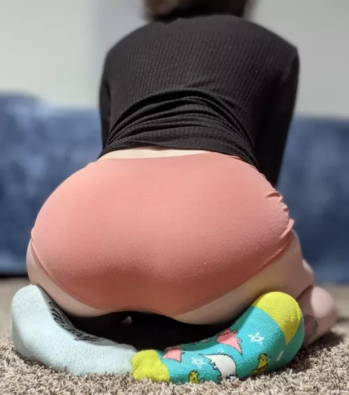 Boyshorts and mismatched socks 😝