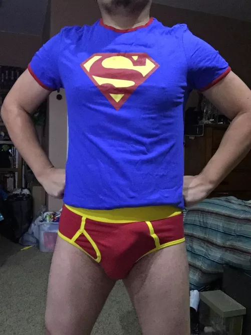 Bulging in my Superman Underoos! Say hey if ya like what ya see! 👋🏼👋🏼