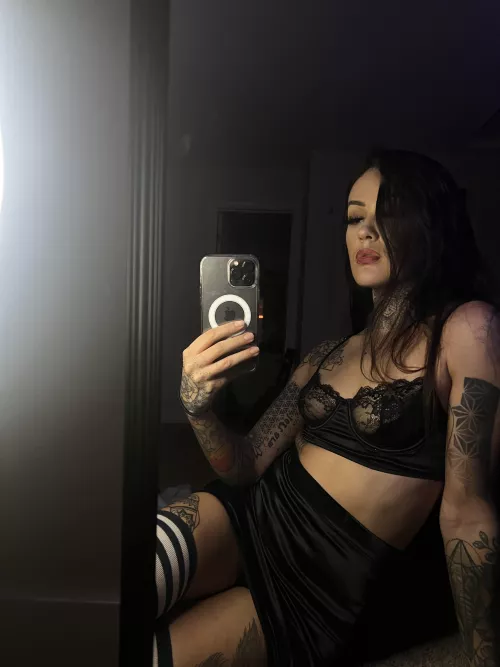 Come lift my skirt up 😘