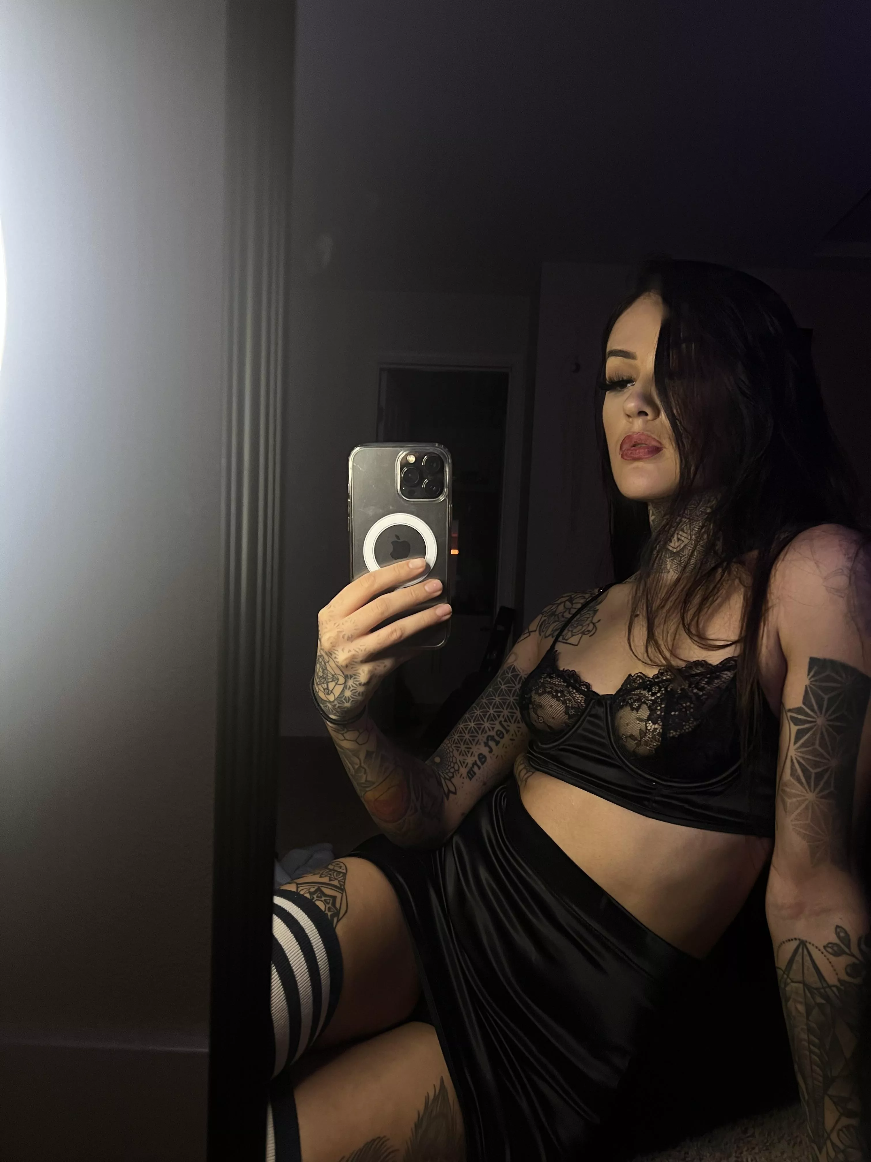 Come lift my skirt up 😘