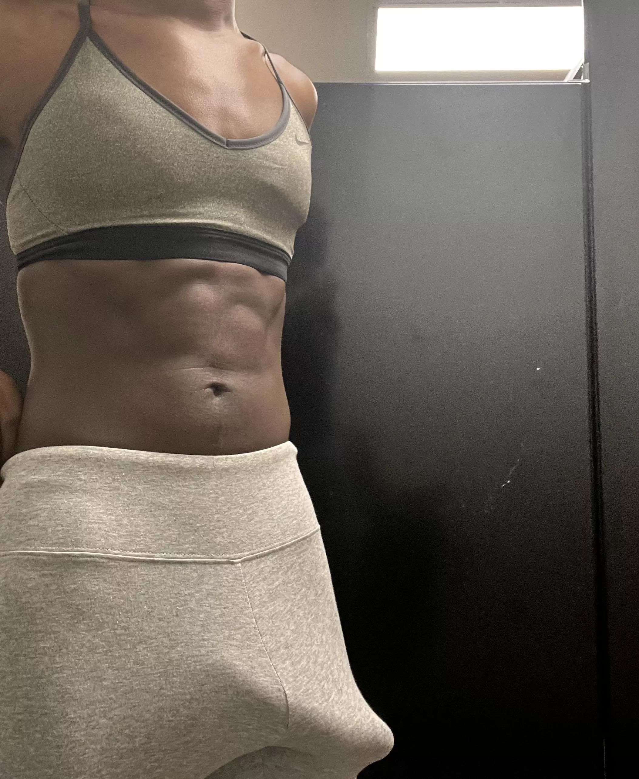 come suck me off at the gym☺️