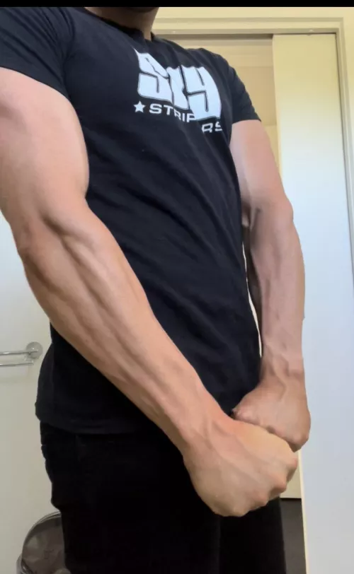 Could you fit your hand around my forearms