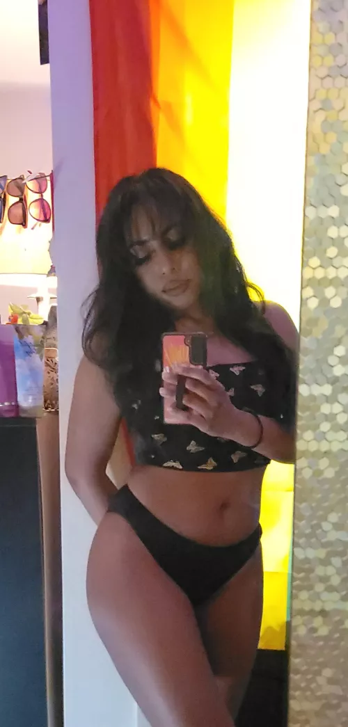 Cum my lady, cum, cum, my lady, you're my butterfly...