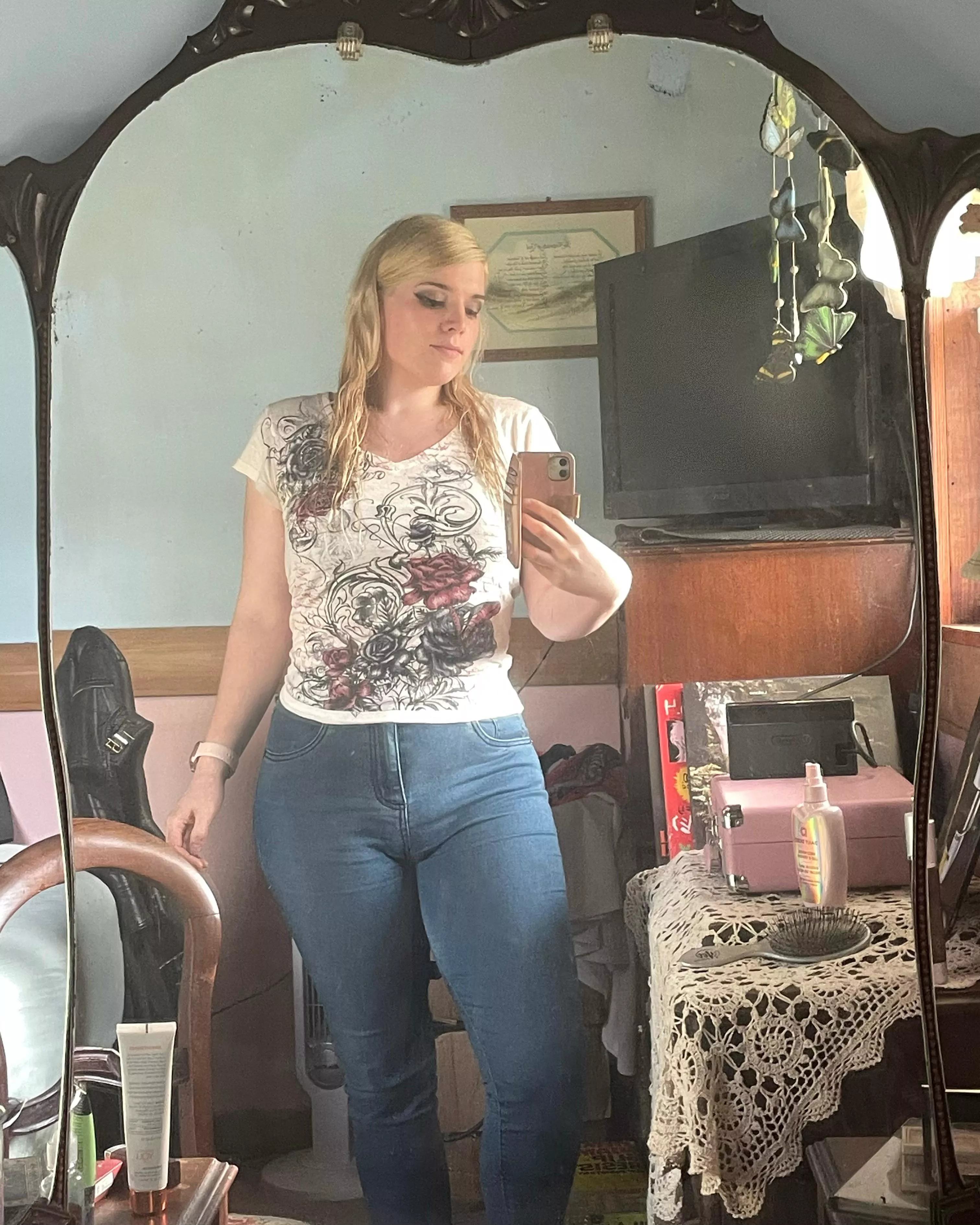 Curvy femboy to start your day 💕