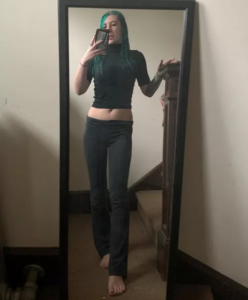 Cute yoga pant crop top look