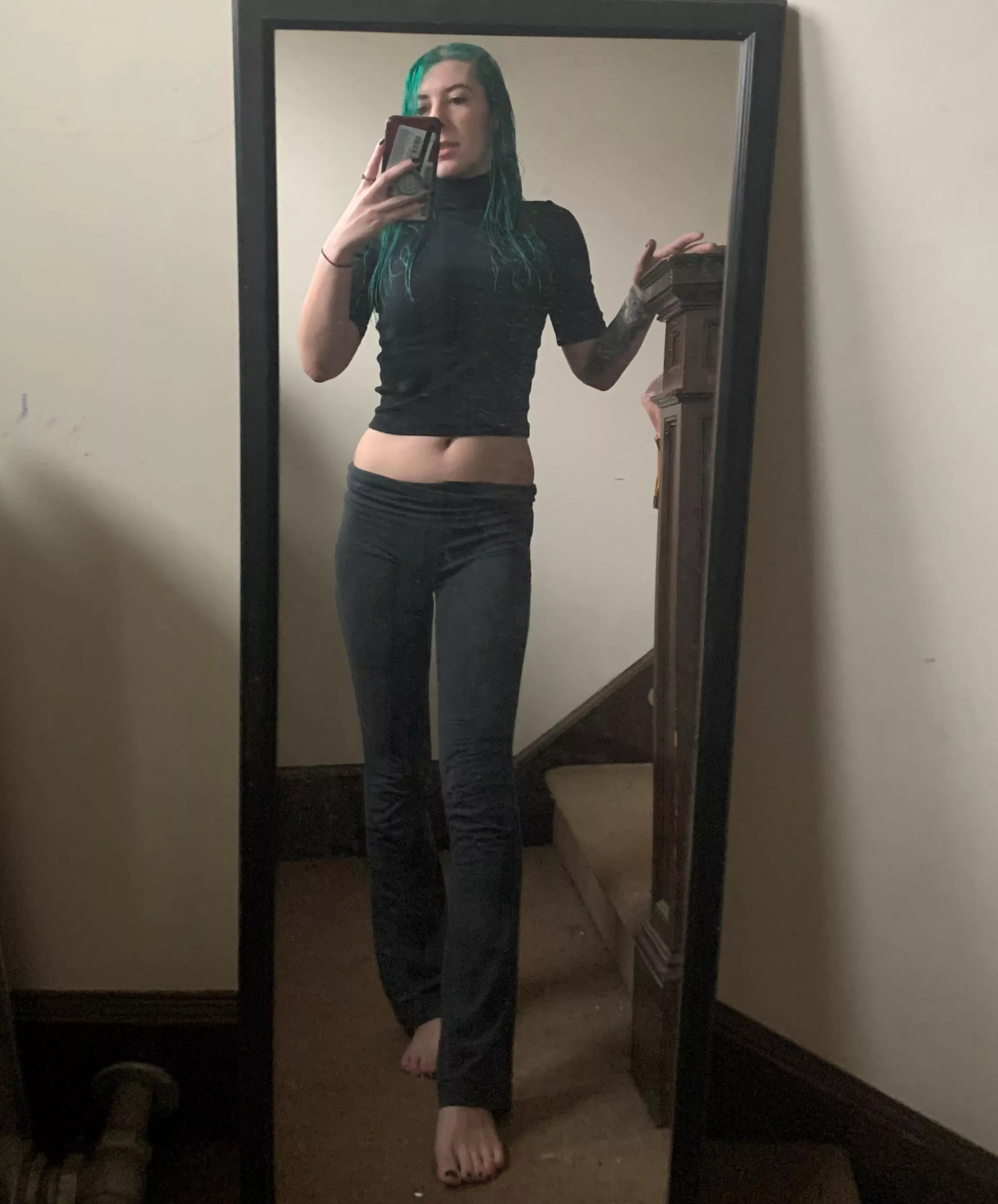 Cute yoga pant crop top look