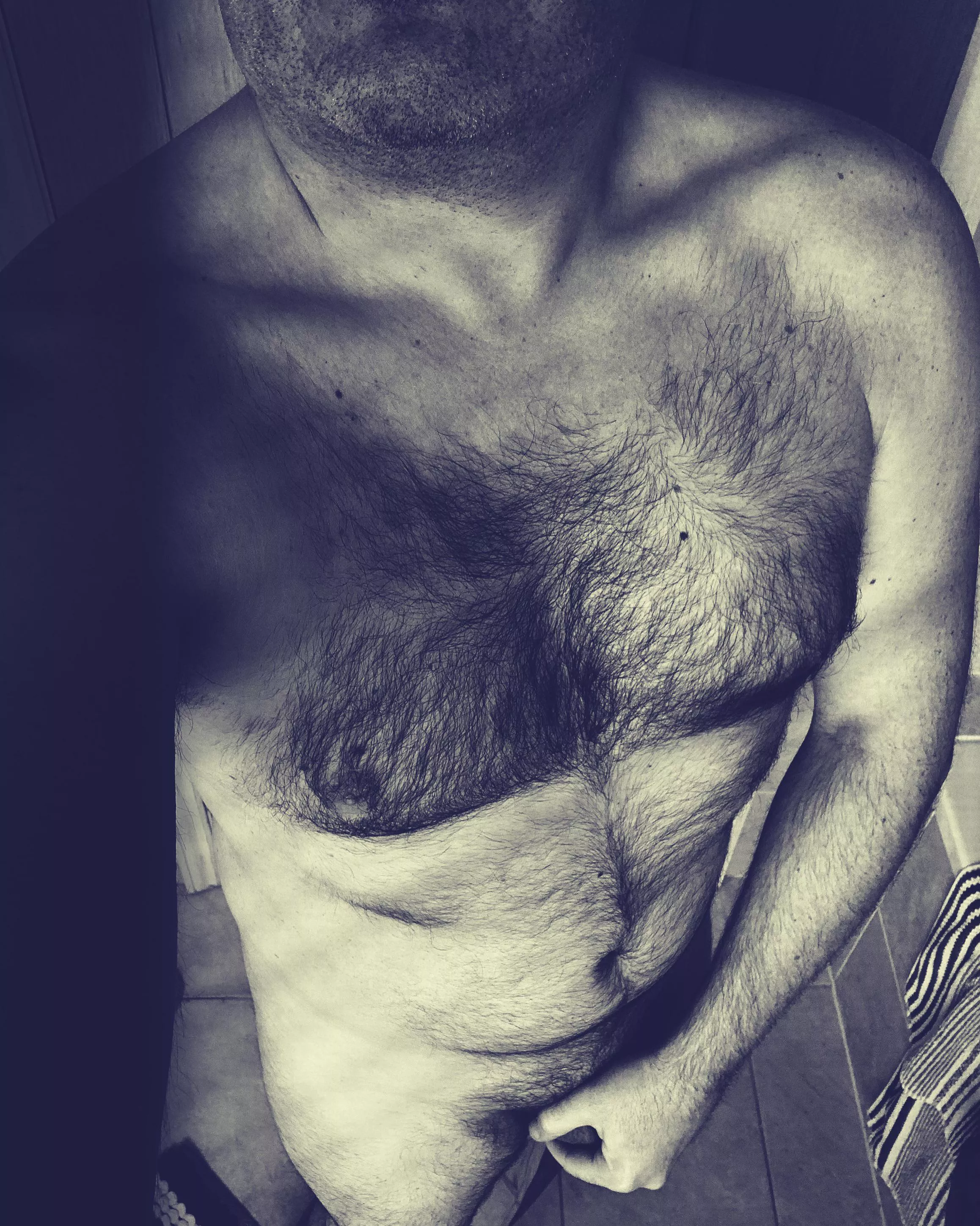 Daddy (44) showing his dad bod. If you want more I have plenty to see!!!! 😈❤️