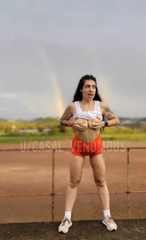 Double Rainbow + Handbra, not every day we get this combination, right?
