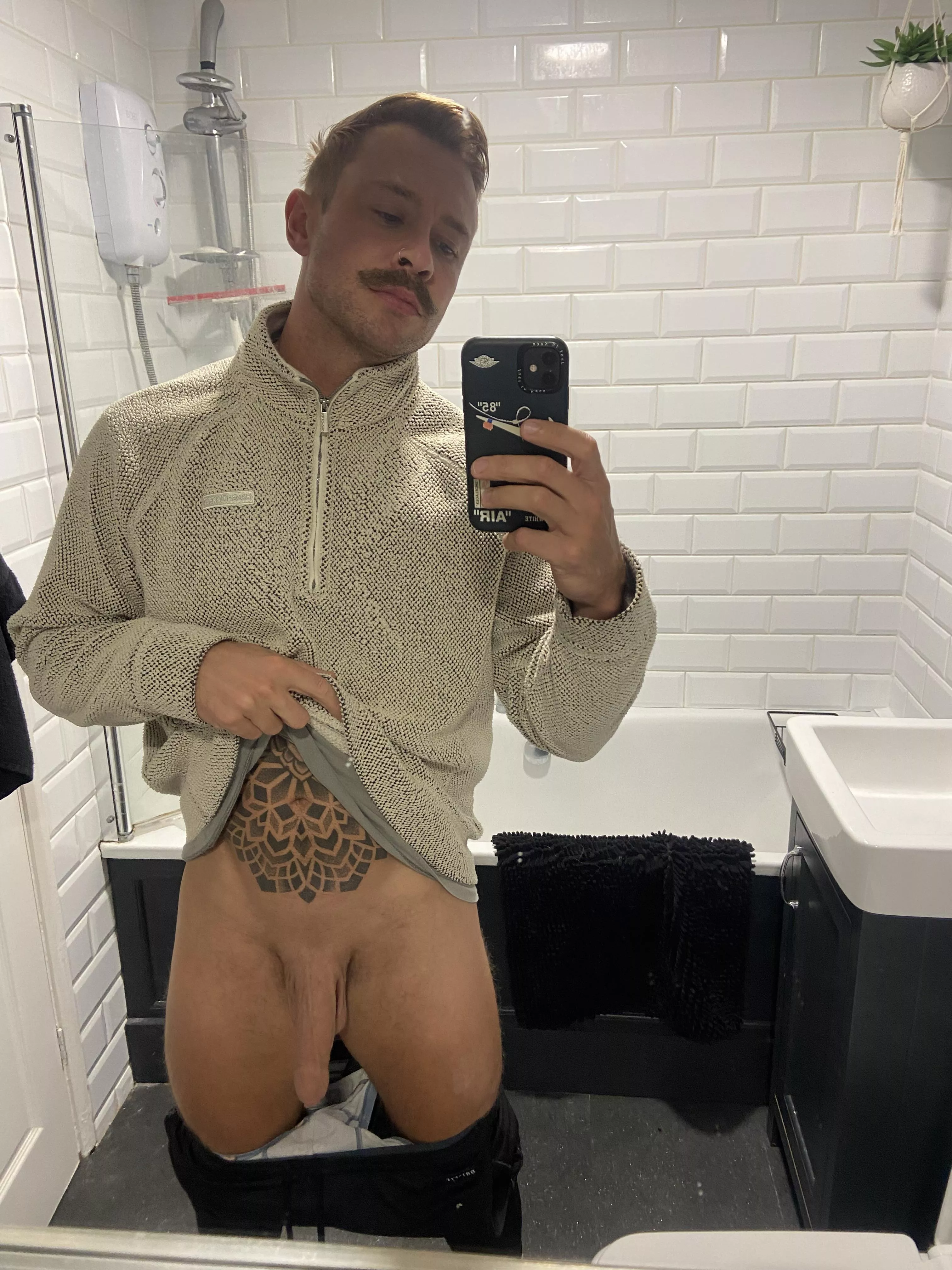 English, moustache, tattoos and loves to lift. Am I forgetting anything else about myself?