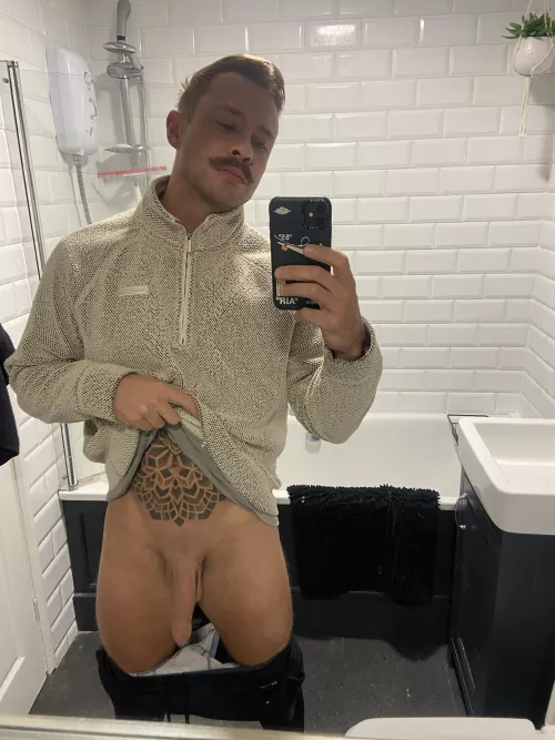 English, moustache, tattoos and loves to lift. Am I forgetting anything else about myself?