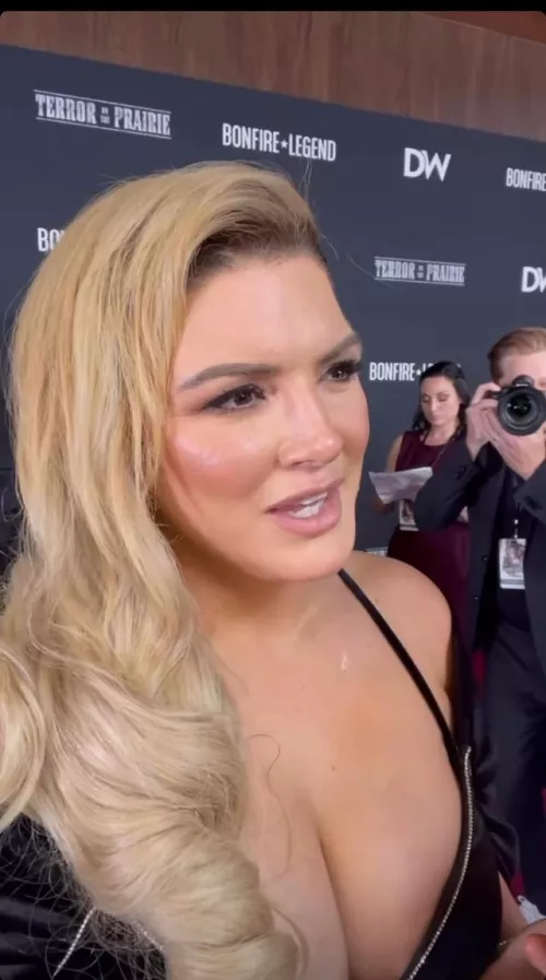 Gina Carano is absolutely incredible