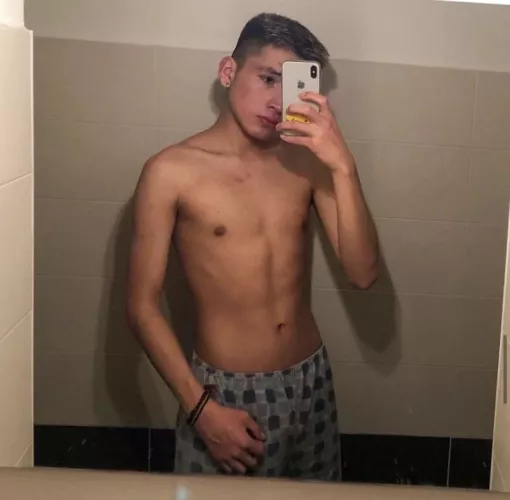 Hi, my name is William and I'm 20 years old 👼🏻