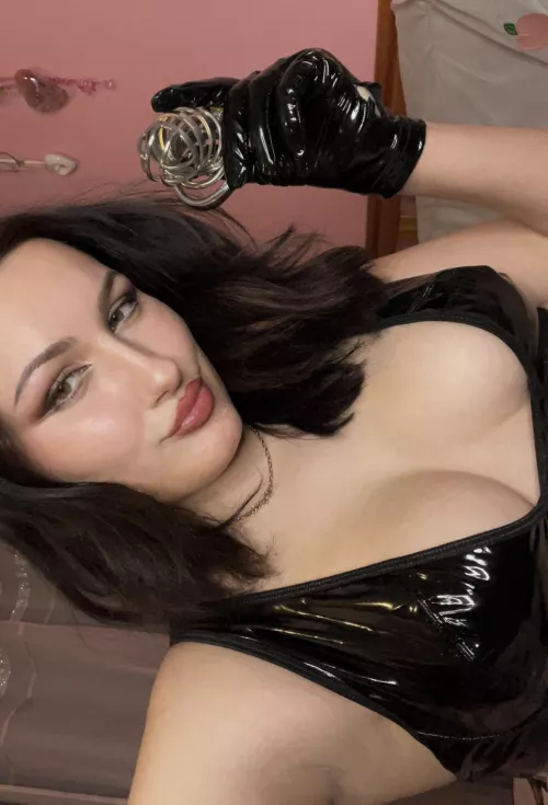 I know you’d happily let me lock you up 😈🔐