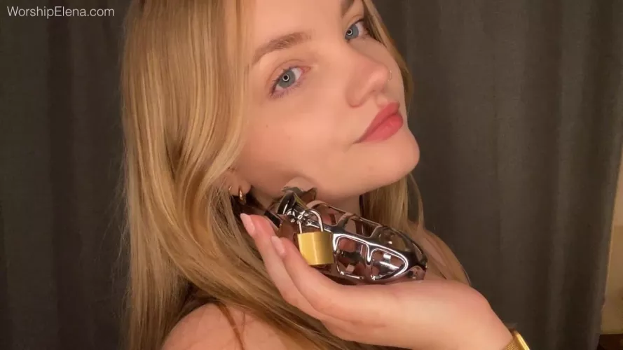 I make your cold new home look so soft & sweet 👄🔒✨ I wonder who will be the first to add their key to my necklace in 2023!