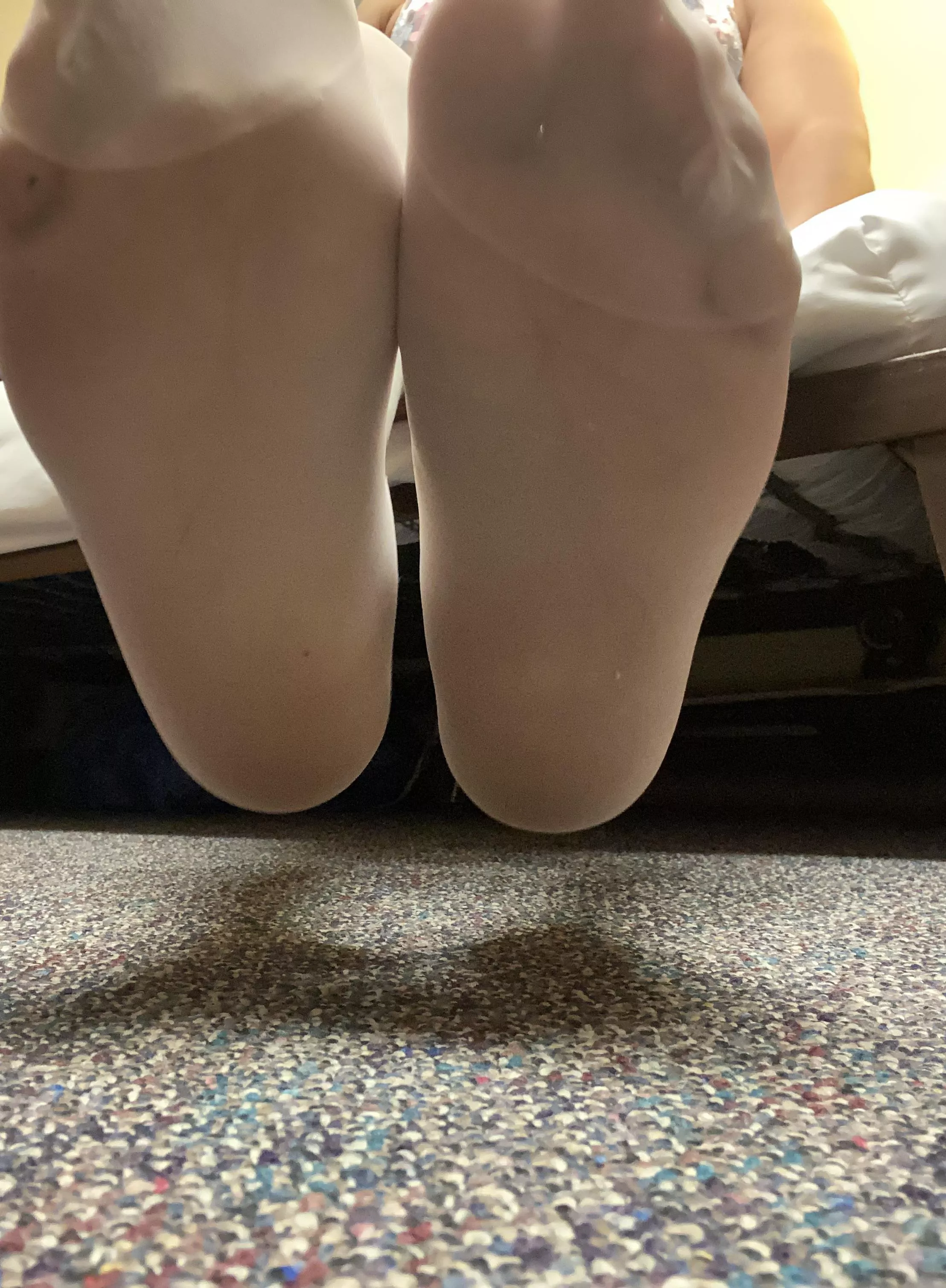 Im back, do you think you deserve my perfect feet 19f