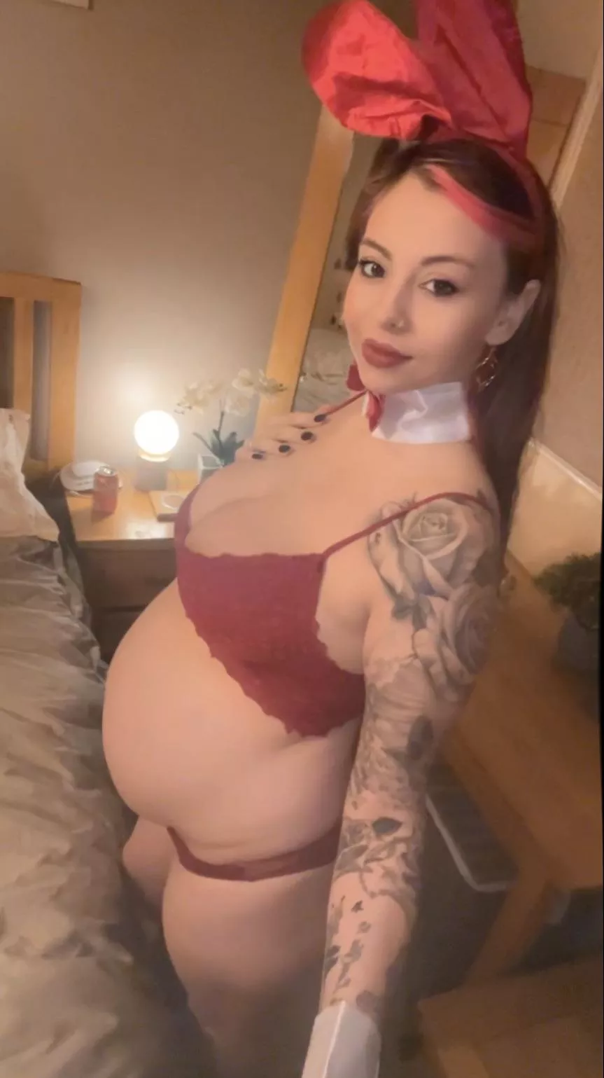 Is it too soon for Easter? 🙈 26 weeks today 💕