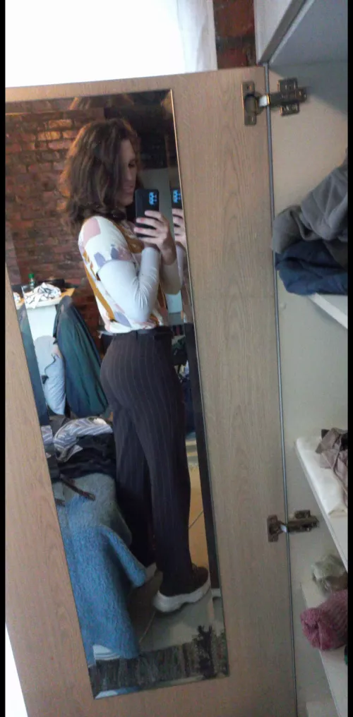 Is this outfit more fem or androgynous? 👾