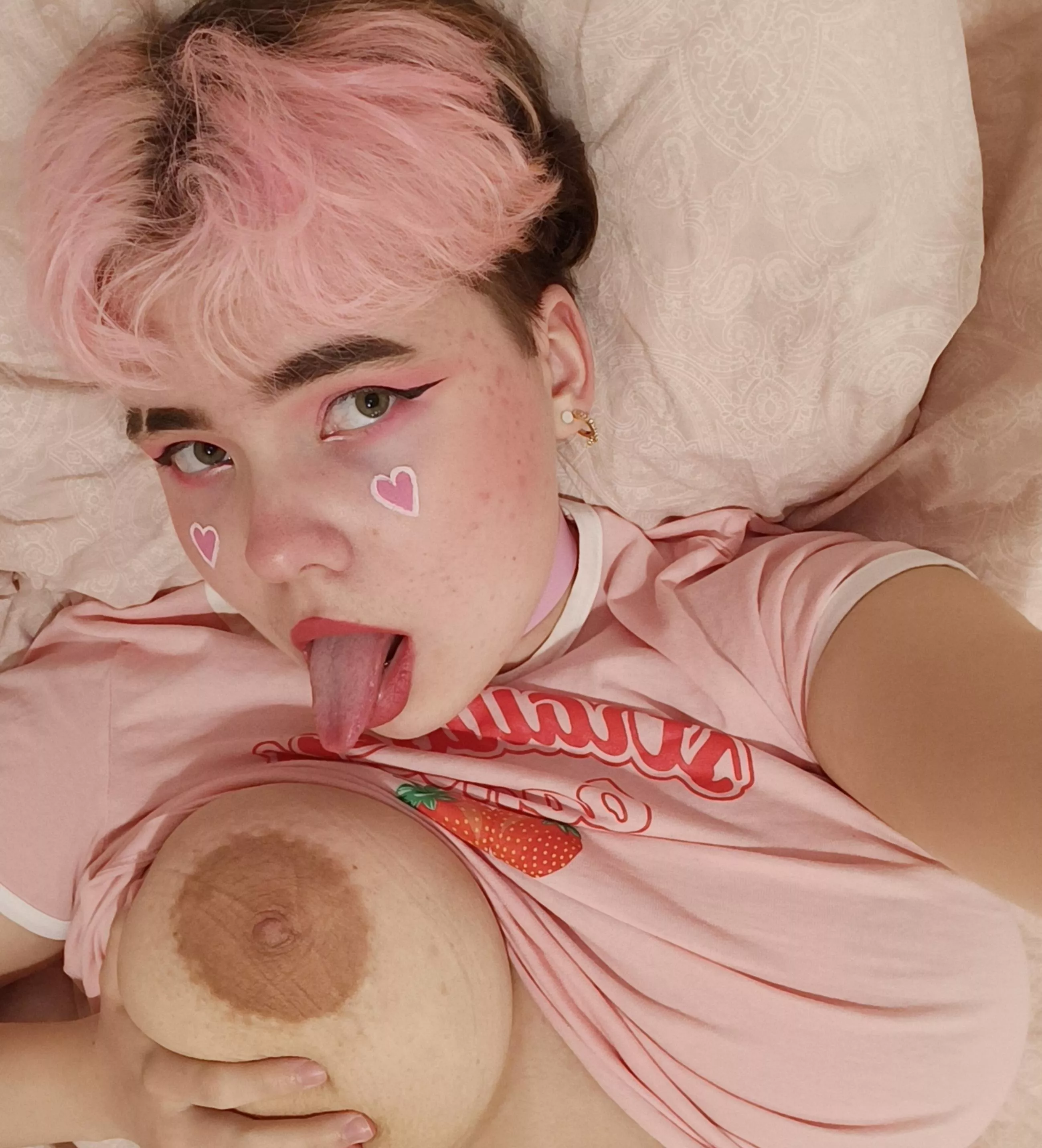 Making myself really wet rn...