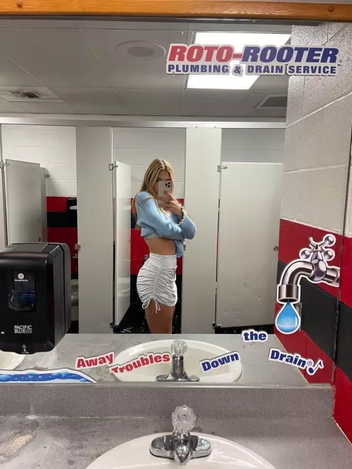 Message me to trade GF’s(20). Please send a clothed picture to verify.