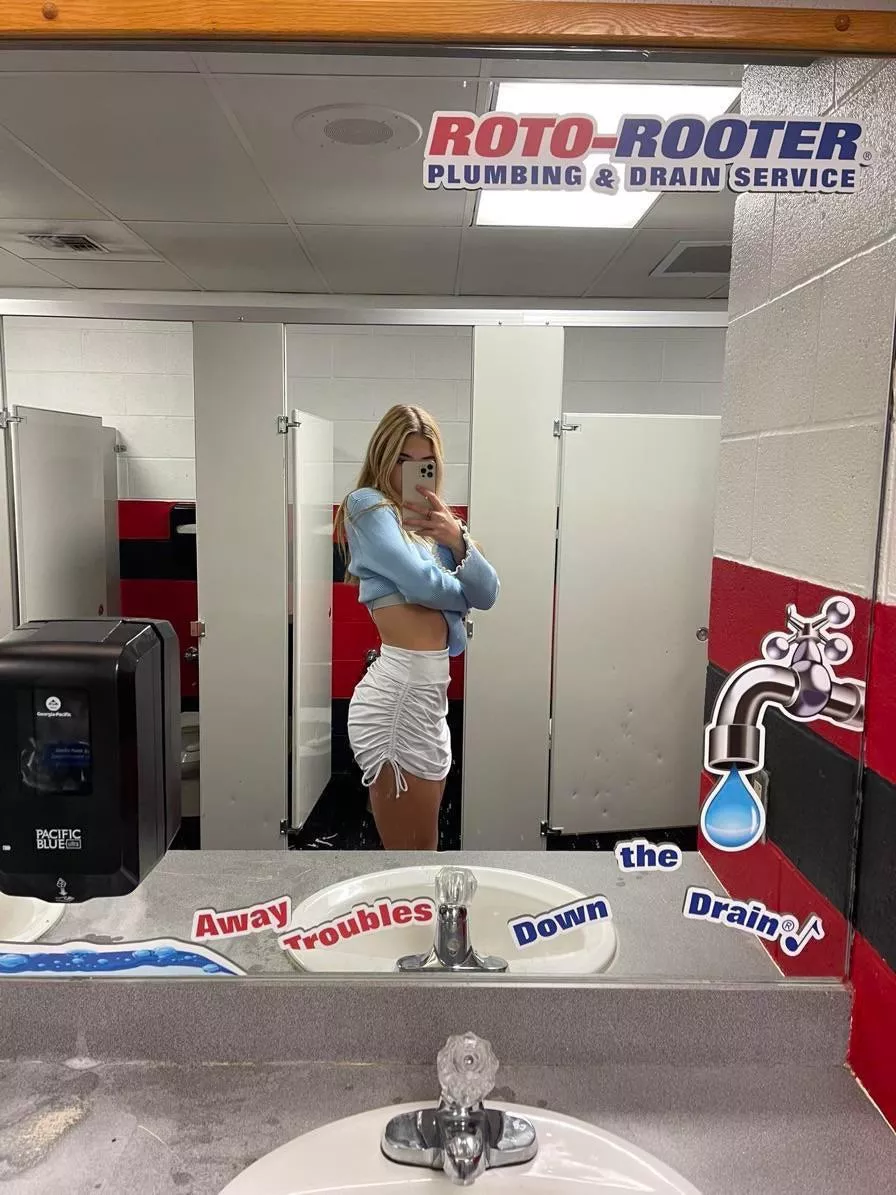 Message me to trade GF’s(20). Please send a clothed picture to verify.