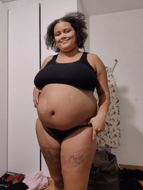 my belly covering it up 🤭🐽