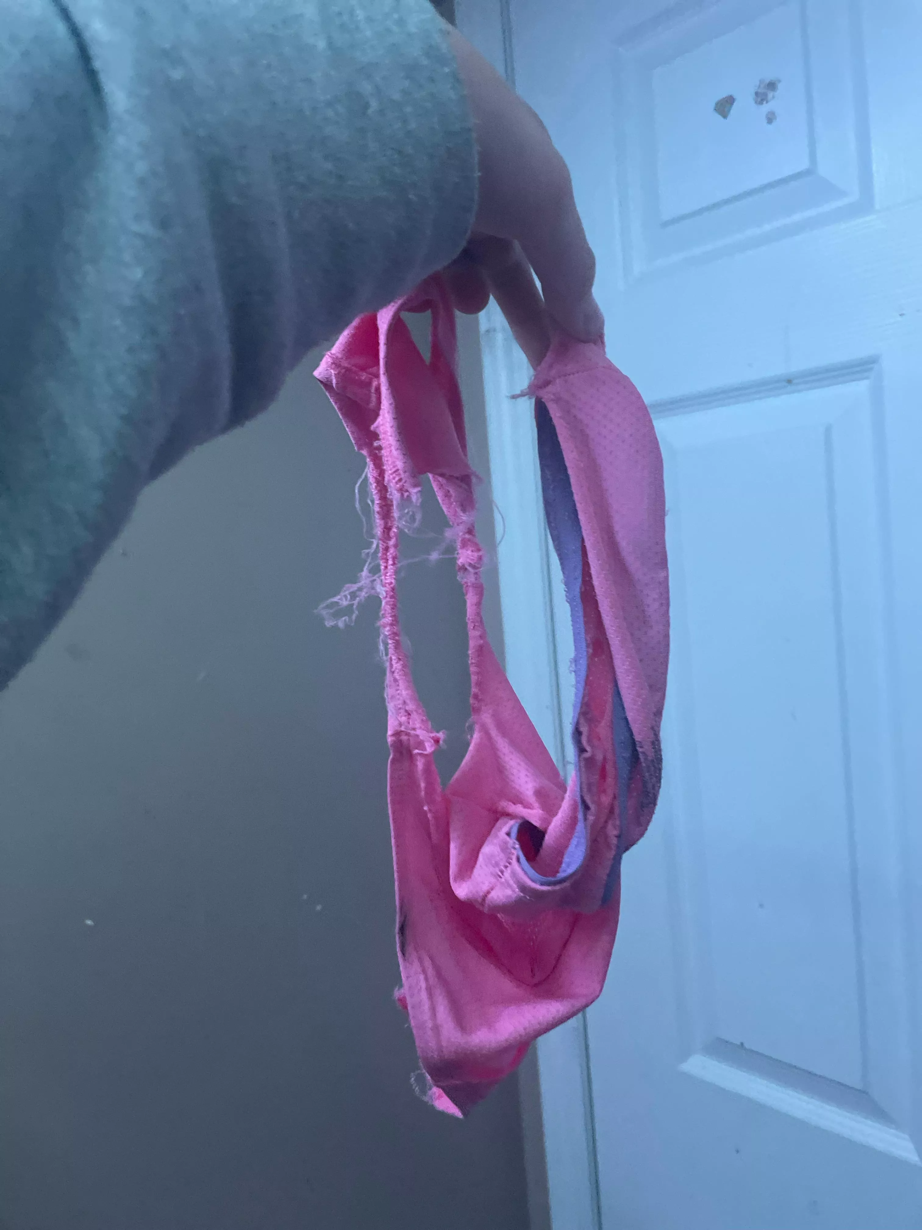 My Little sister cried after I gave her a wedgie she went to go tell my mom but she isn’t home so I gave her a ripping wedgie she’ll never forget! 💀😂