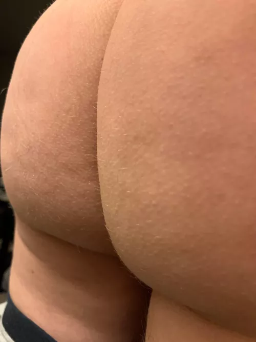 Need a monster cock to destroy me and my gf 😈