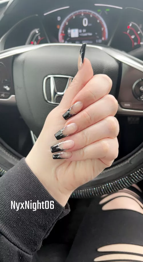 New Year, new set. I feel sexy 🖤