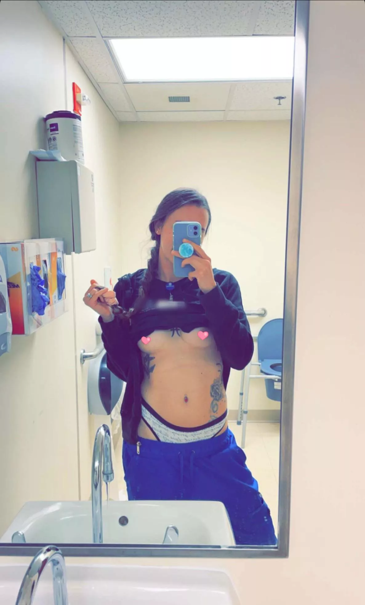 Quick we got 5 minutes before the Dr. comes in 😏😏