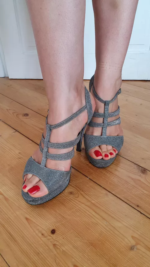 Raise some body part if you like Flight Attendant's feet