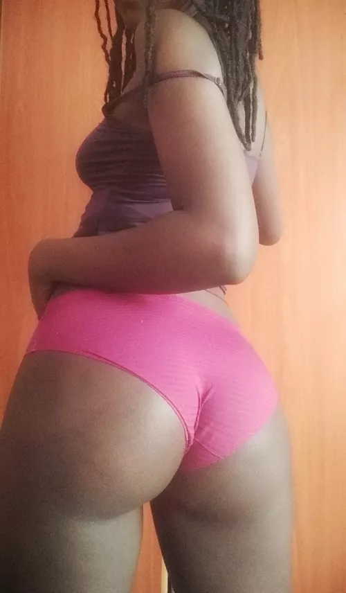 Spread these cheeks with your face, hehe😼